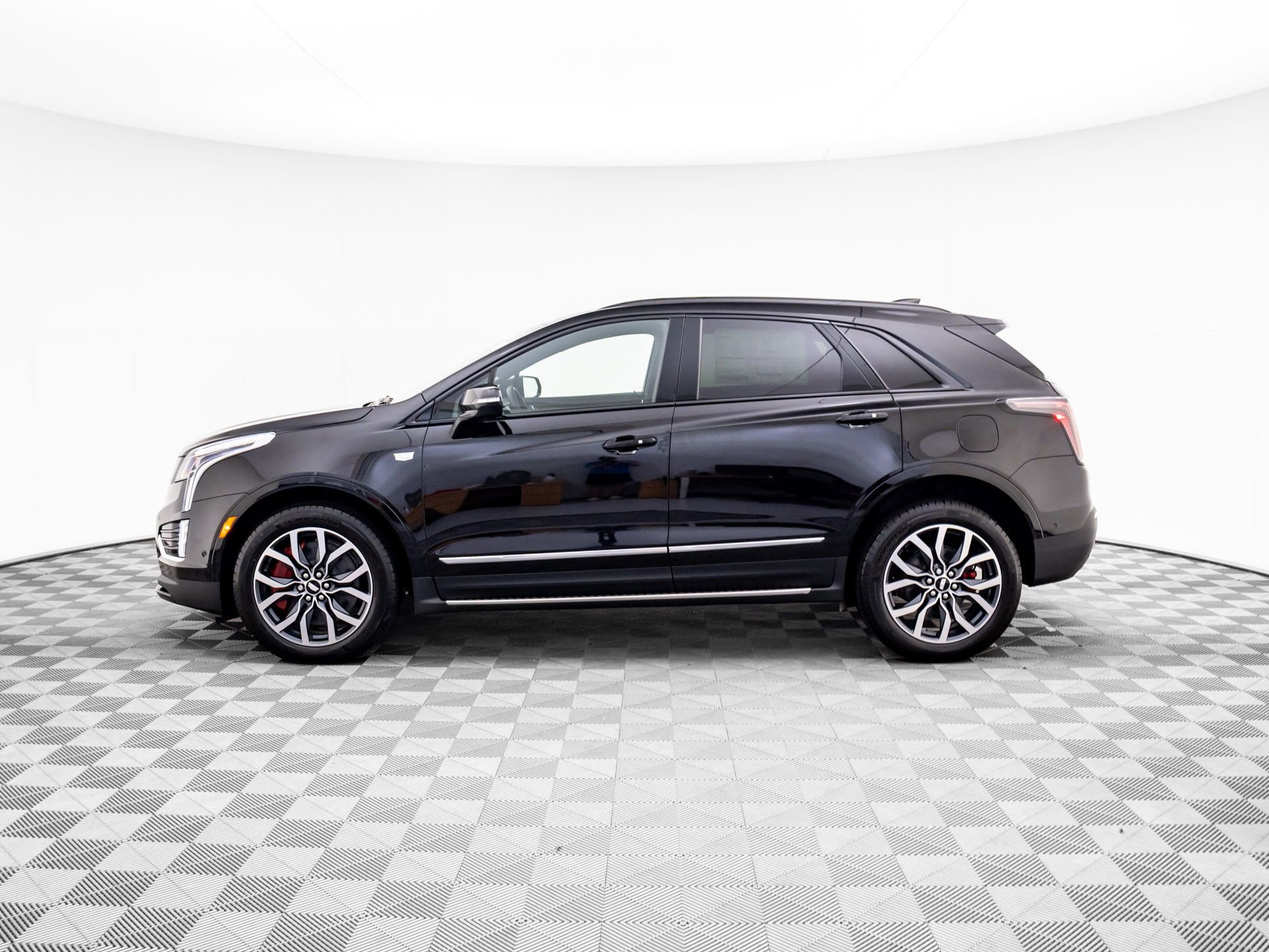 New 2025 Cadillac XT5 Sportv w/ Technology Package AWD/4WD image 2