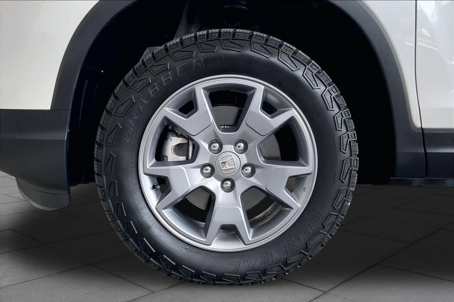 Used 2025 Honda Passport TrailSport image 11