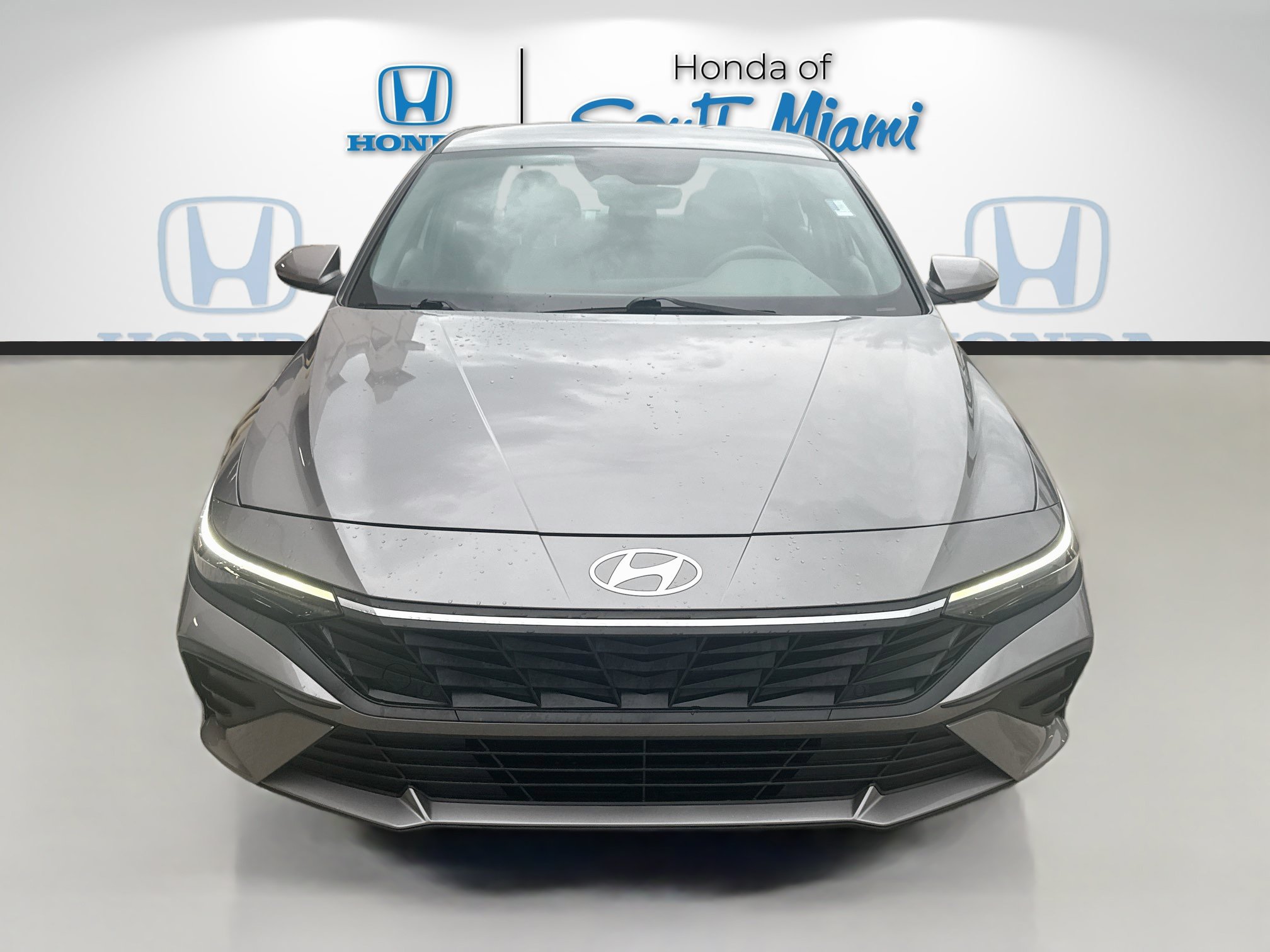 Used 2024 Hyundai Elantra SE FWD image 2