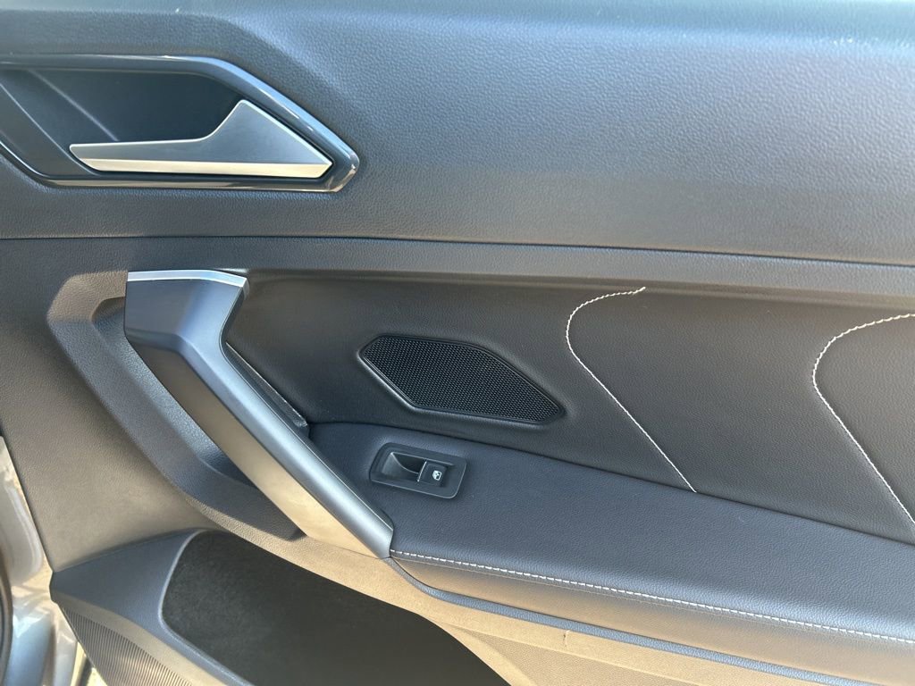 Used 2024 Volkswagen Tiguan SE image 23