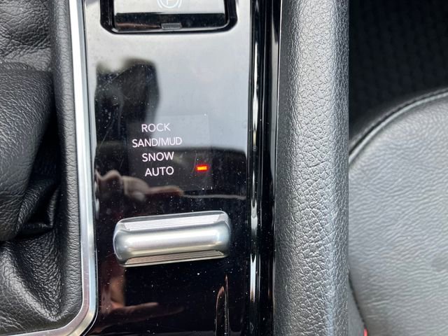 Used 2025 Jeep Compass Trailhawk image 11