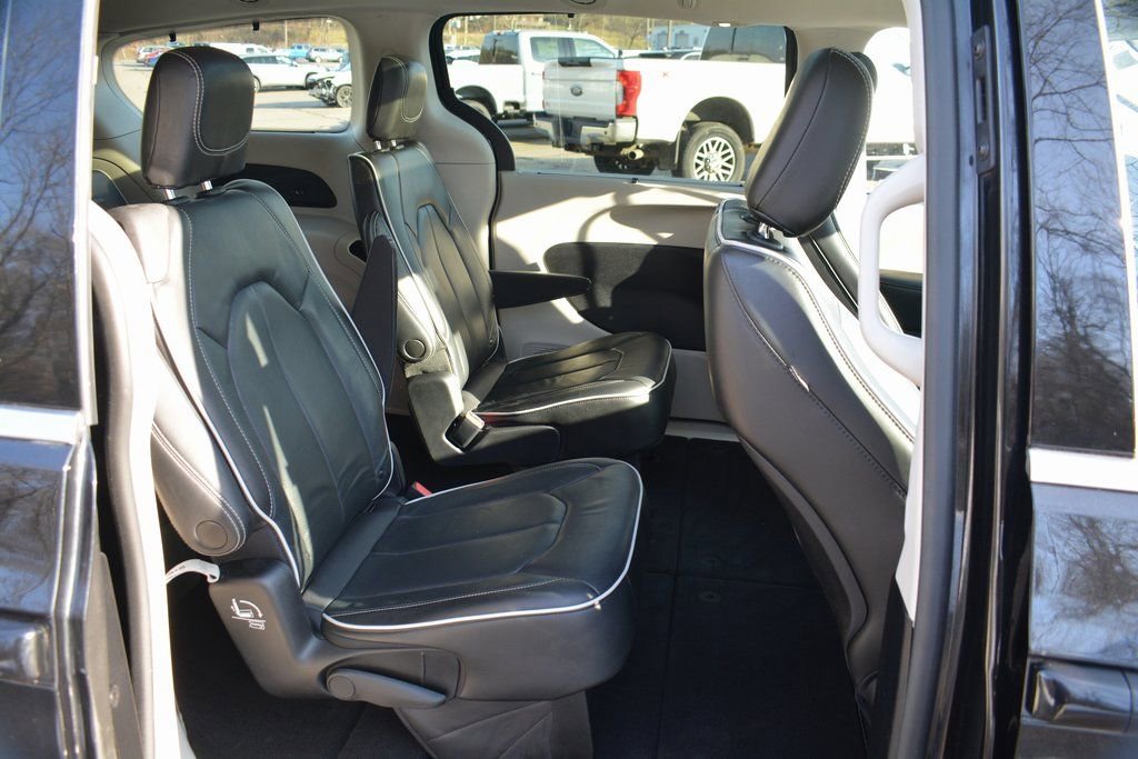 Used 2022 Chrysler Pacifica Limited image 20