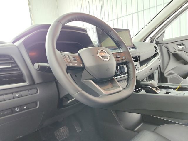 Used 2025 Nissan Rogue SL image 18