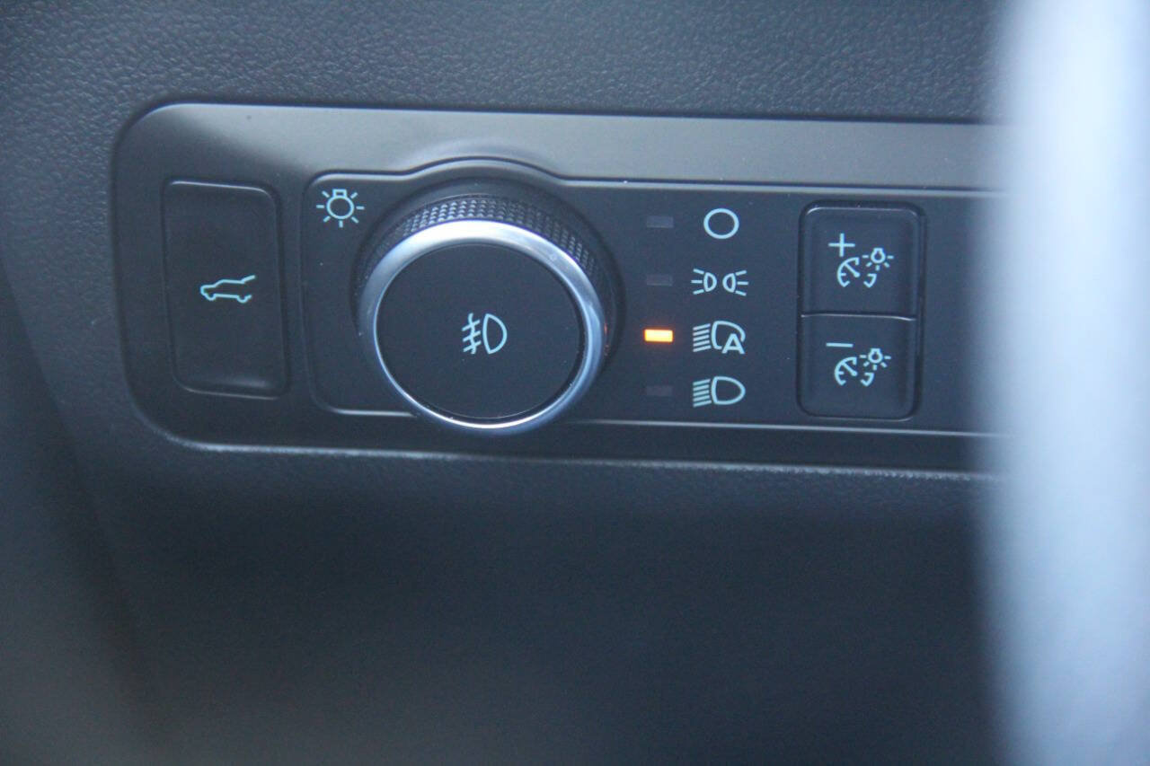 Certified 2025 Ford Escape ST-Line Select AWD/4WD image 30