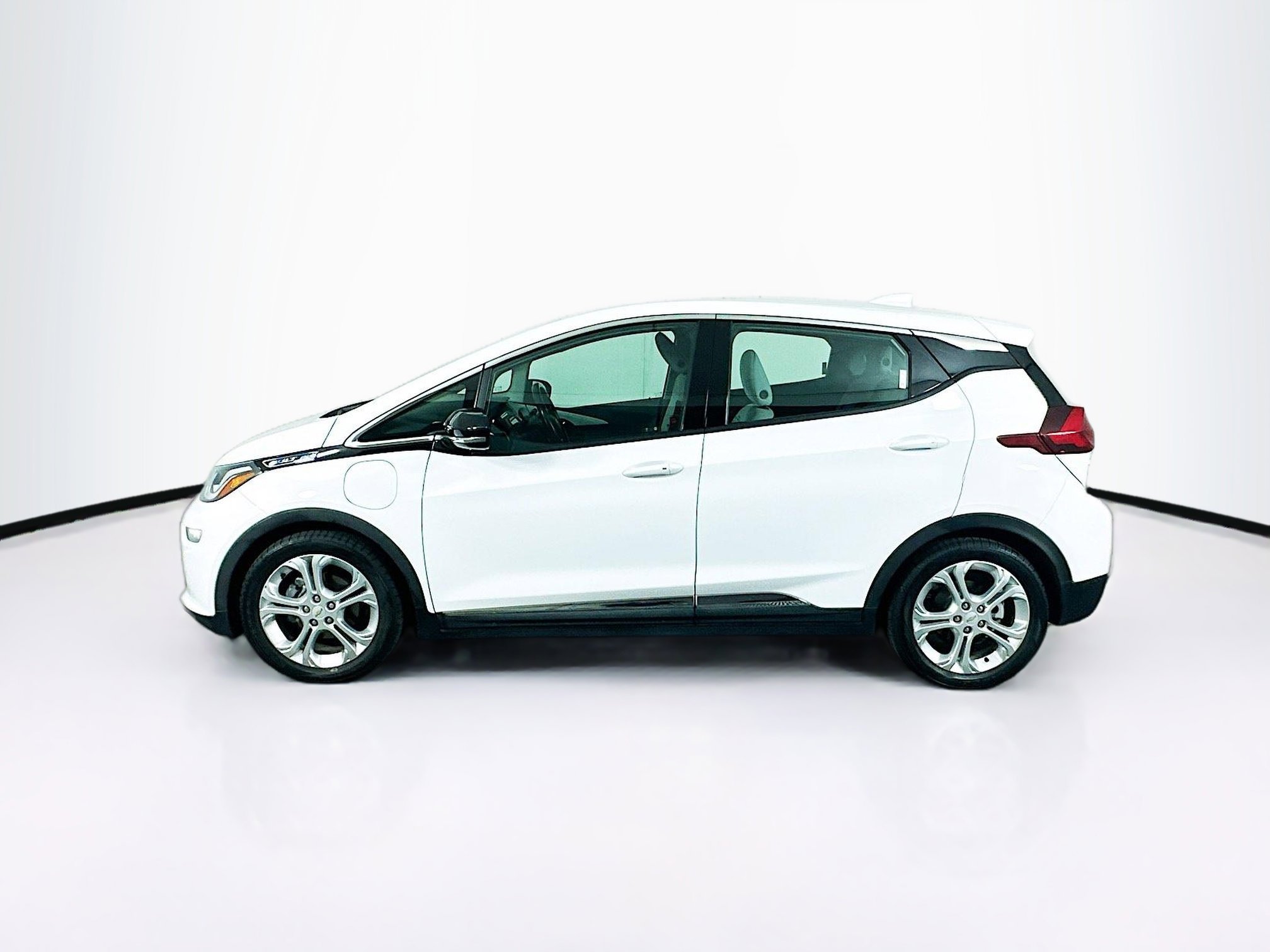 Used 2019 Chevrolet Bolt LT FWD image 4