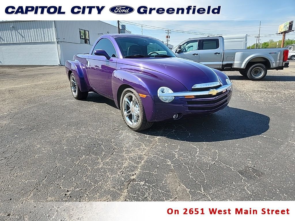 Used 2004 Chevrolet SSR w/ Preferred Equipment Group RWD image 1