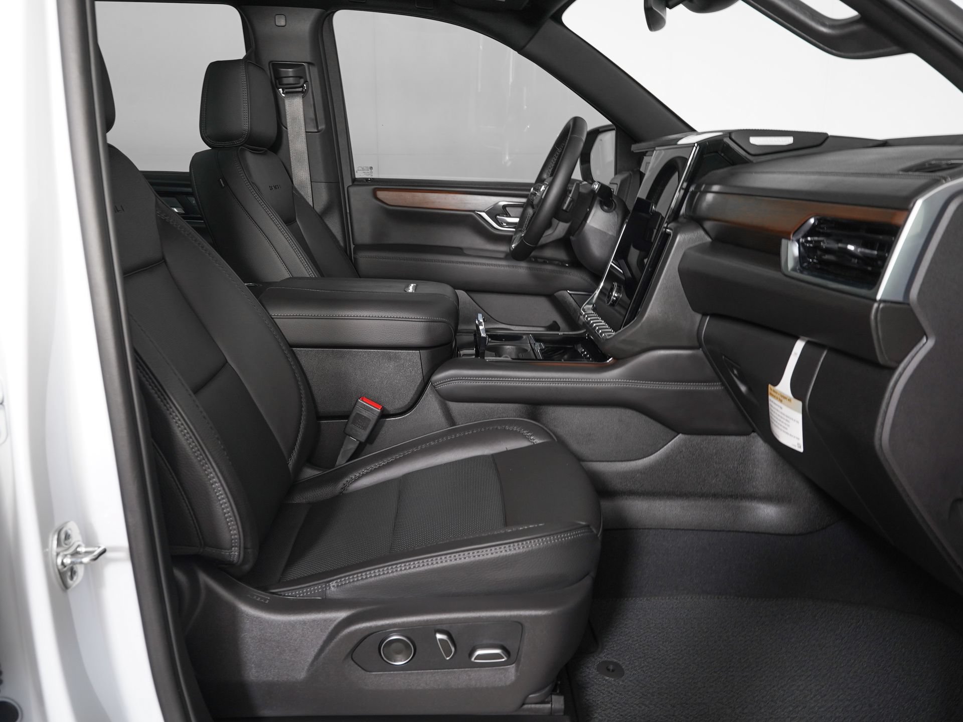 Used 2026 GMC Yukon Denali w/ Sun & Power Step Package AWD/4WD image 9