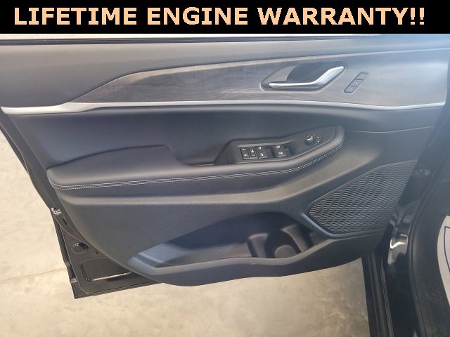 New 2025 Jeep Grand Cherokee Limited w/ Black Appearance Package image 13