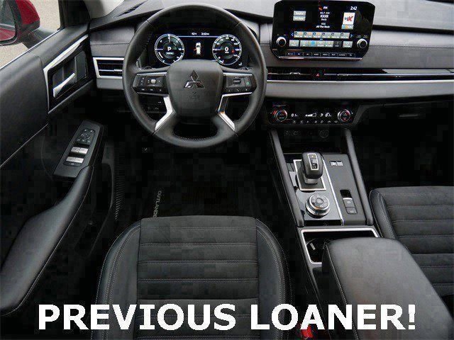 Used 2025 Mitsubishi Outlander SE image 10