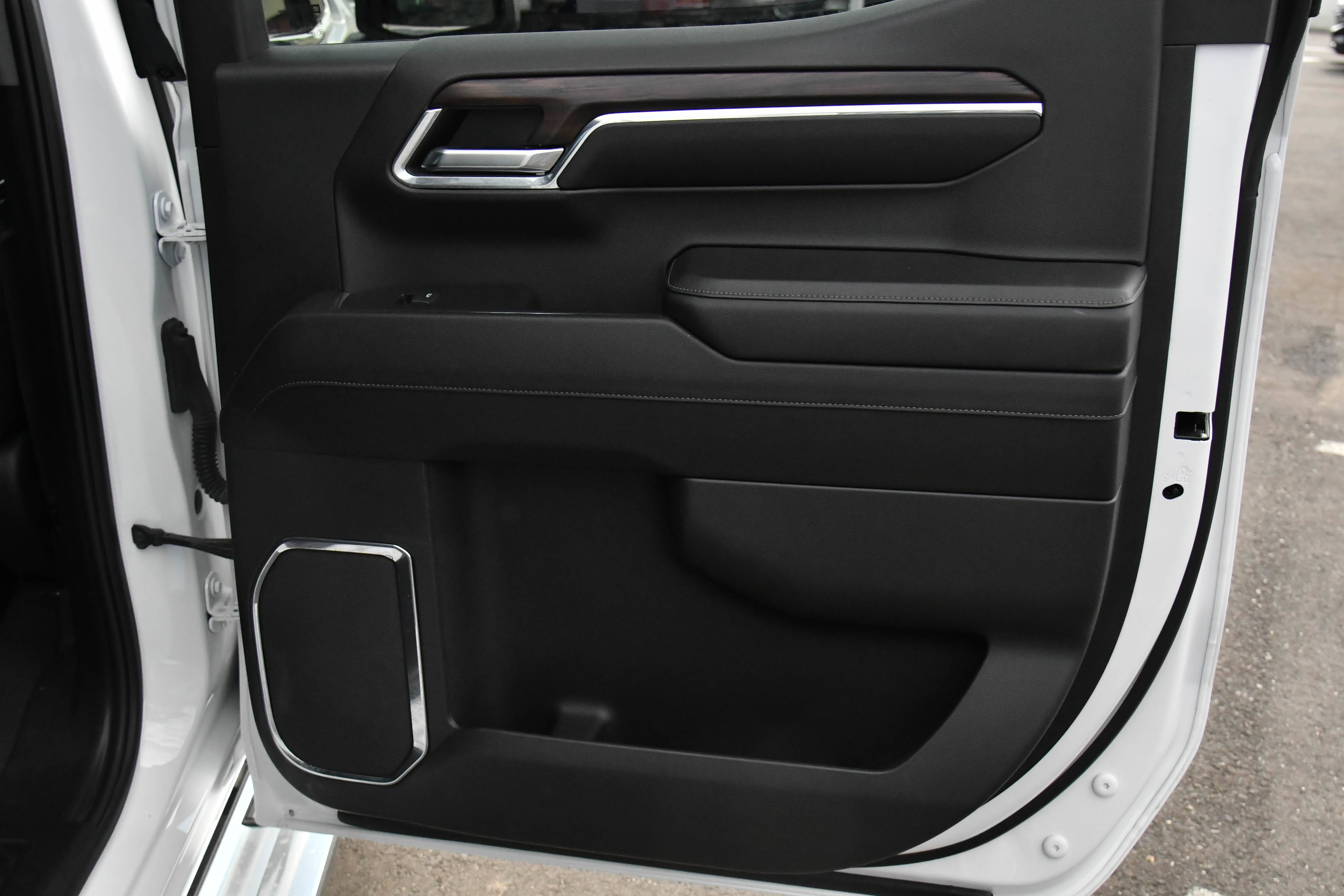 Used 2024 GMC Sierra 1500 SLT image 44