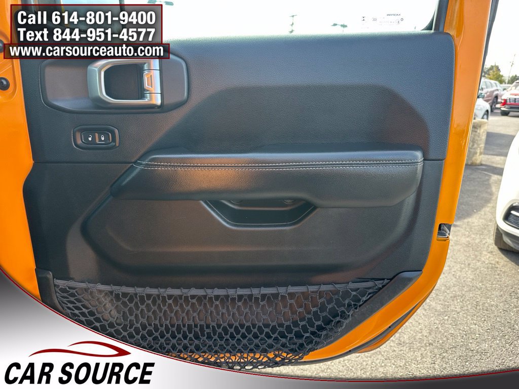 Used 2018 Jeep Wrangler Unlimited Sahara w/ Uconnect 4C Nav & Sound Group AWD/4WD image 33