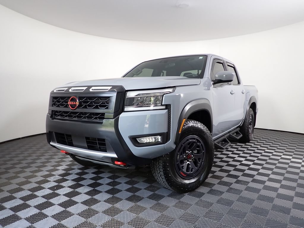Used 2025 Nissan Frontier PRO-4X AWD/4WD image 2