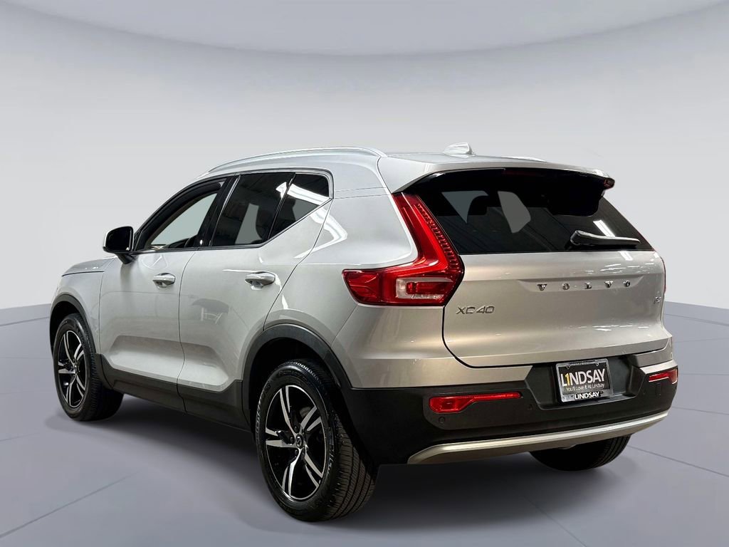 Used 2023 Volvo XC40 B4 Core w/ Convenience Package FWD image 12