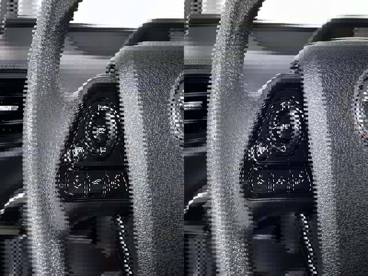 Used 2020 Toyota Prius LE image 24