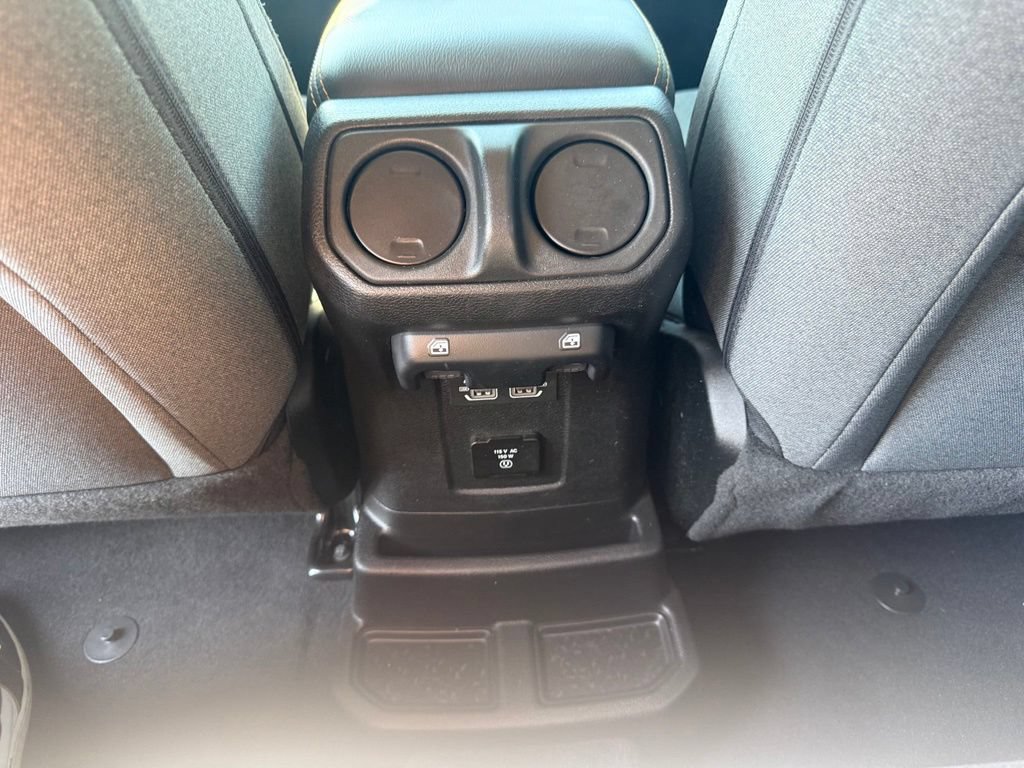 Used 2025 Jeep Wrangler Unlimited Sahara AWD/4WD image 43