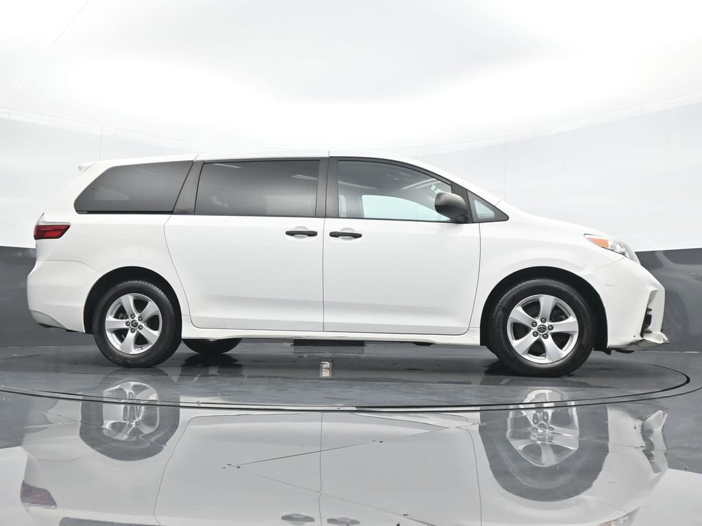 Used 2020 Toyota Sienna L FWD image 21