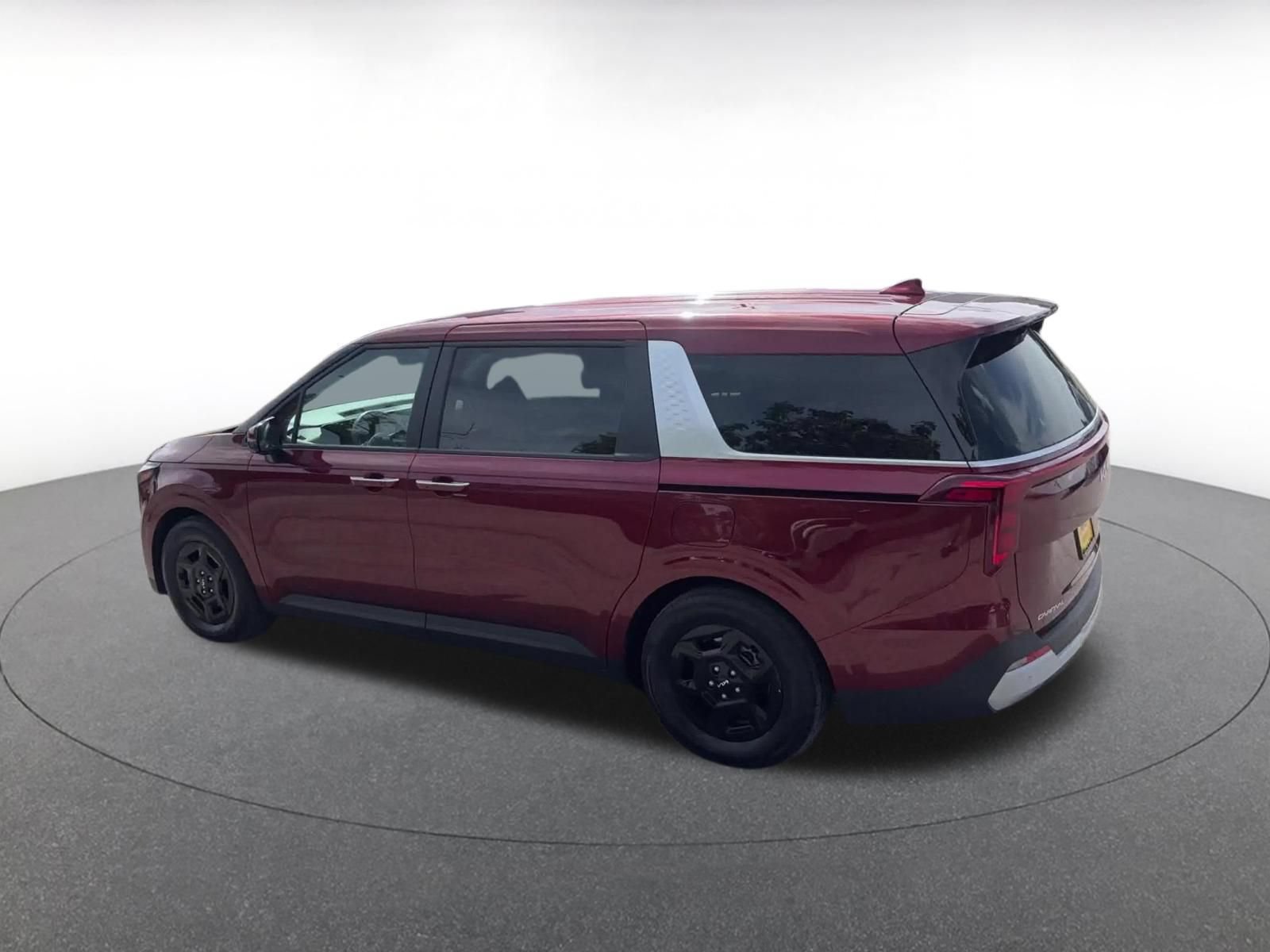 Used 2026 Kia Carnival FWD image 10