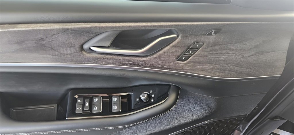 Used 2024 Jeep Grand Cherokee L Overland w/ Luxury Tech Group IV image 13