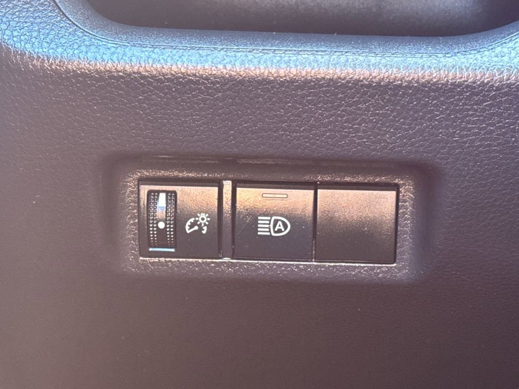 Used 2025 Toyota RAV4 XLE image 31