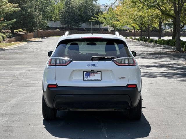 Used 2019 Jeep Cherokee Latitude w/ Popular Appearance Group image 5