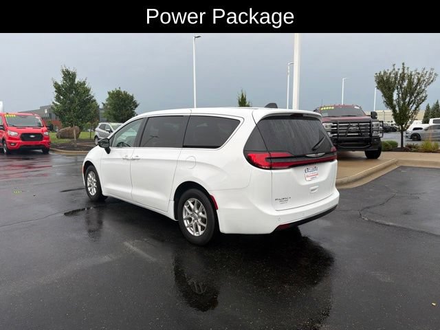 Used 2025 Chrysler Pacifica Select FWD image 5
