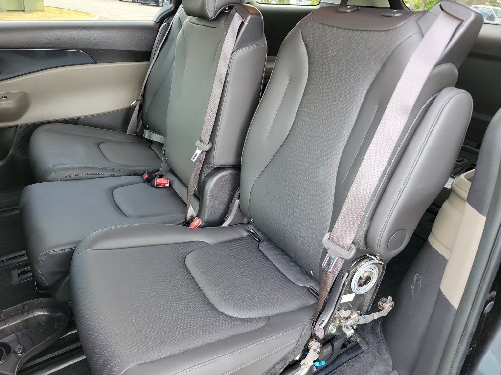 Used 2025 Kia Carnival FWD image 15