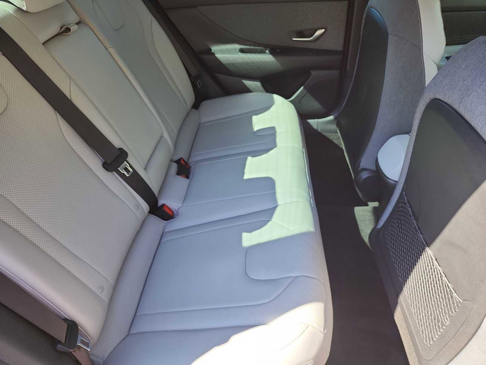 Used 2023 Hyundai Elantra Limited FWD image 17