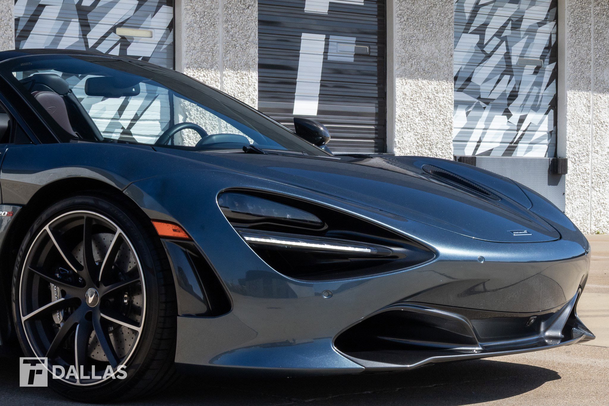 Used 2020 McLaren 720S Spider image 2
