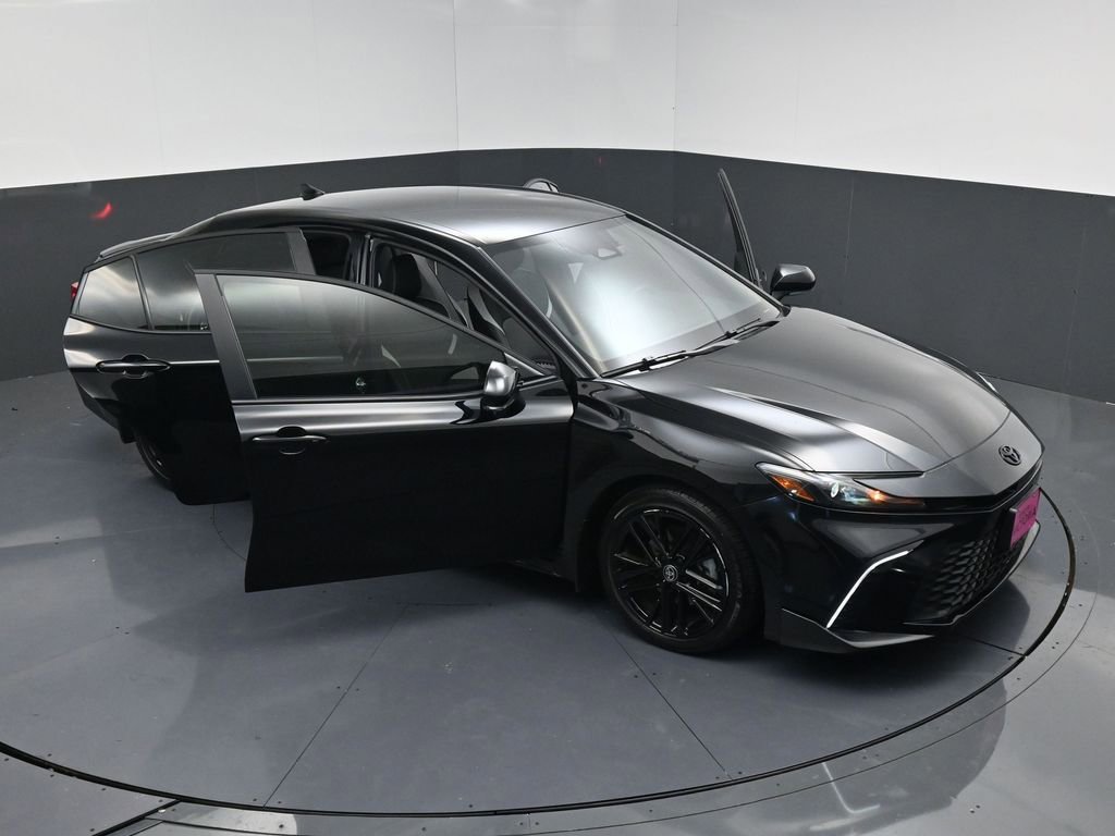 Used 2025 Toyota Camry SE image 21