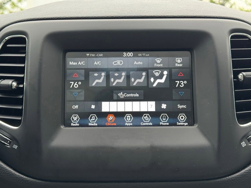 Used 2019 Jeep Compass Latitude w/ Cold Weather Group AWD/4WD image 41