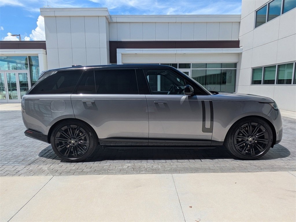 New 2025 Land Rover Range Rover Long Wheelbase SE image 3