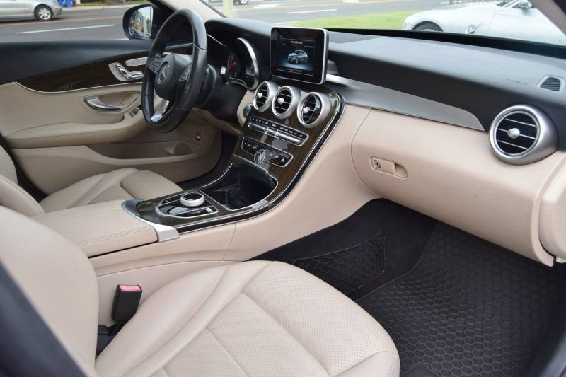 Used 2018 Mercedes-Benz C 300 Sedan w/ Premium Package image 21