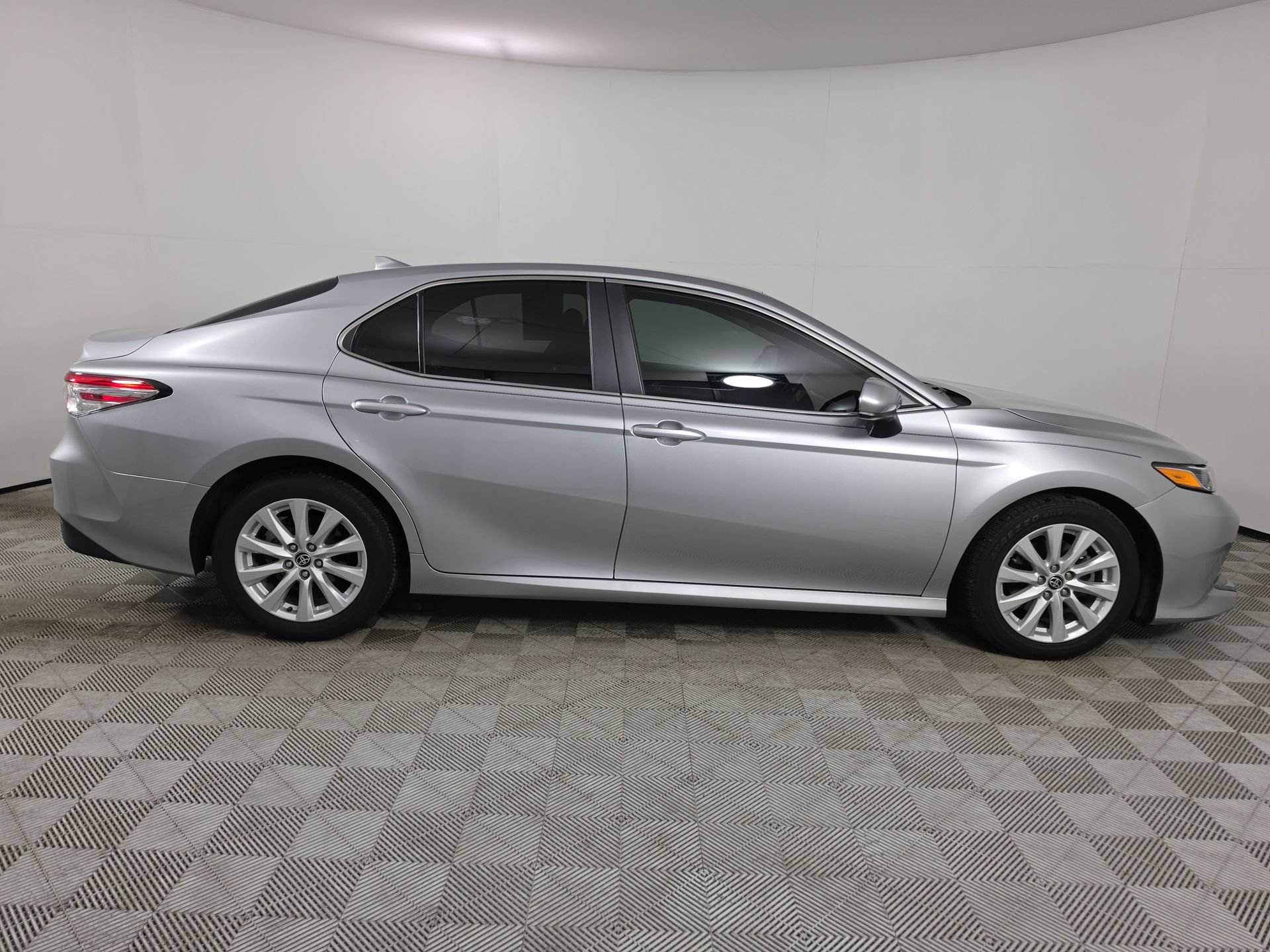 Used 2020 Toyota Camry LE FWD image 7