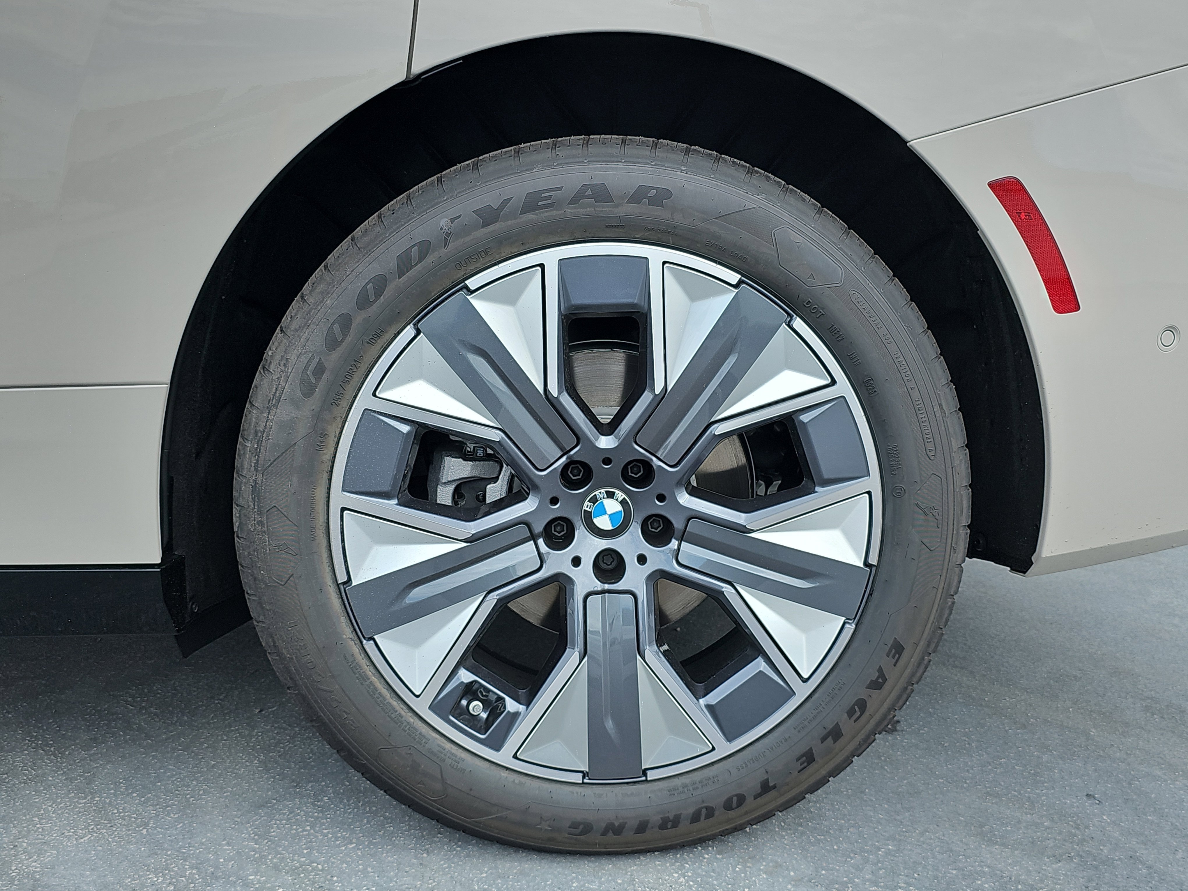 New 2026 BMW iX xDrive60 w/ Premium Package image 33