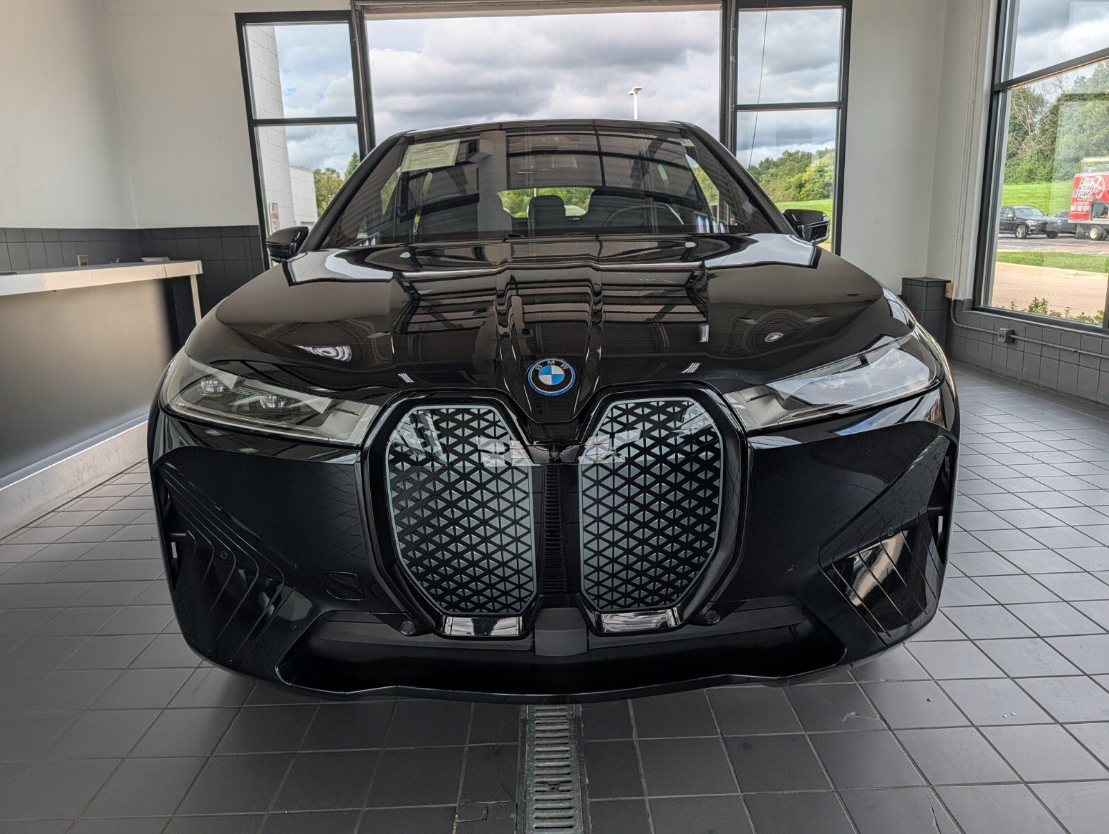 Certified 2024 BMW iX xDrive50 w/ Sport Package AWD/4WD image 8