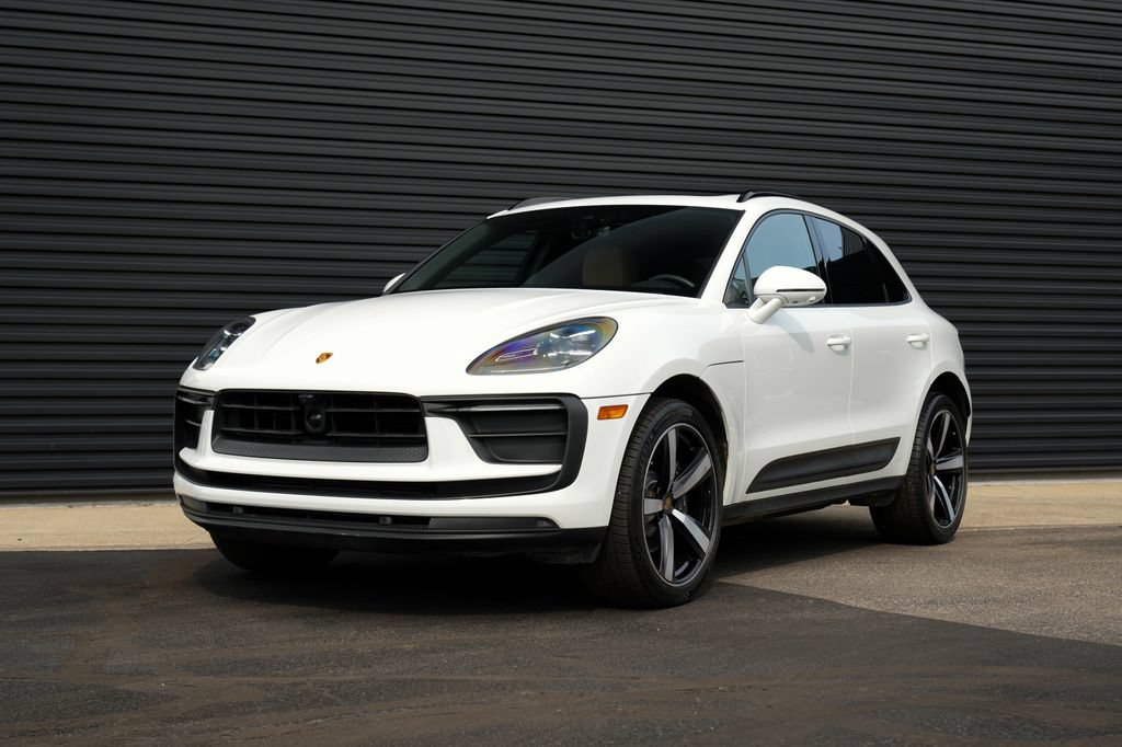 Certified 2024 Porsche Macan AWD/4WD image 1