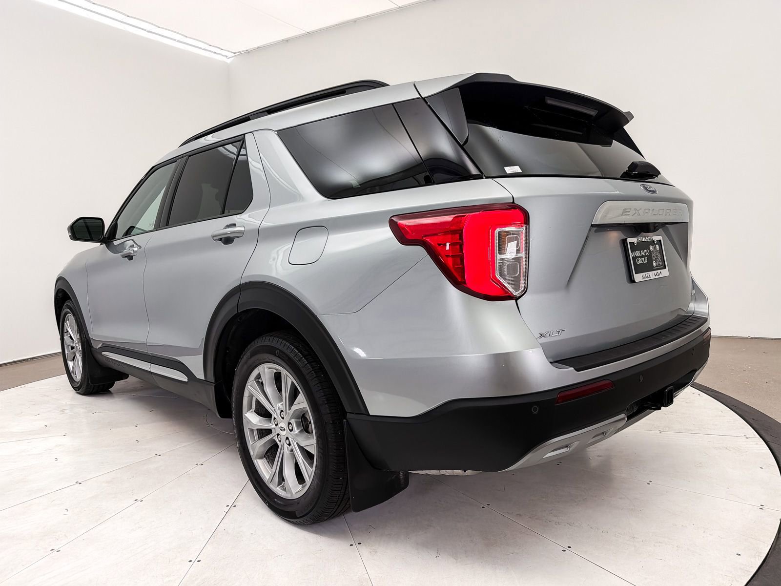 Used 2024 Ford Explorer XLT w/ Equipment Group 202A image 18