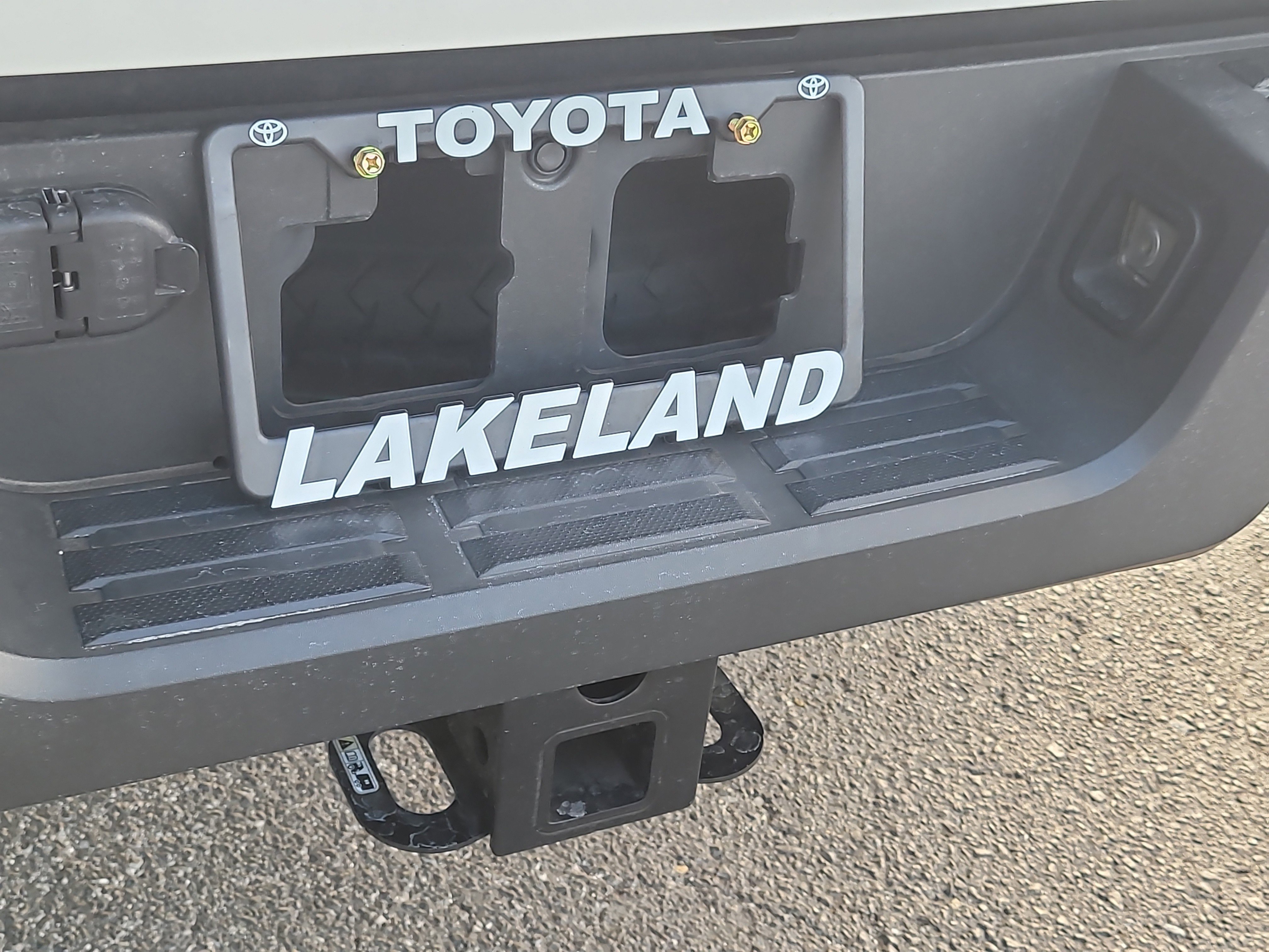 Used 2024 Toyota Tacoma SR5 AWD/4WD image 11