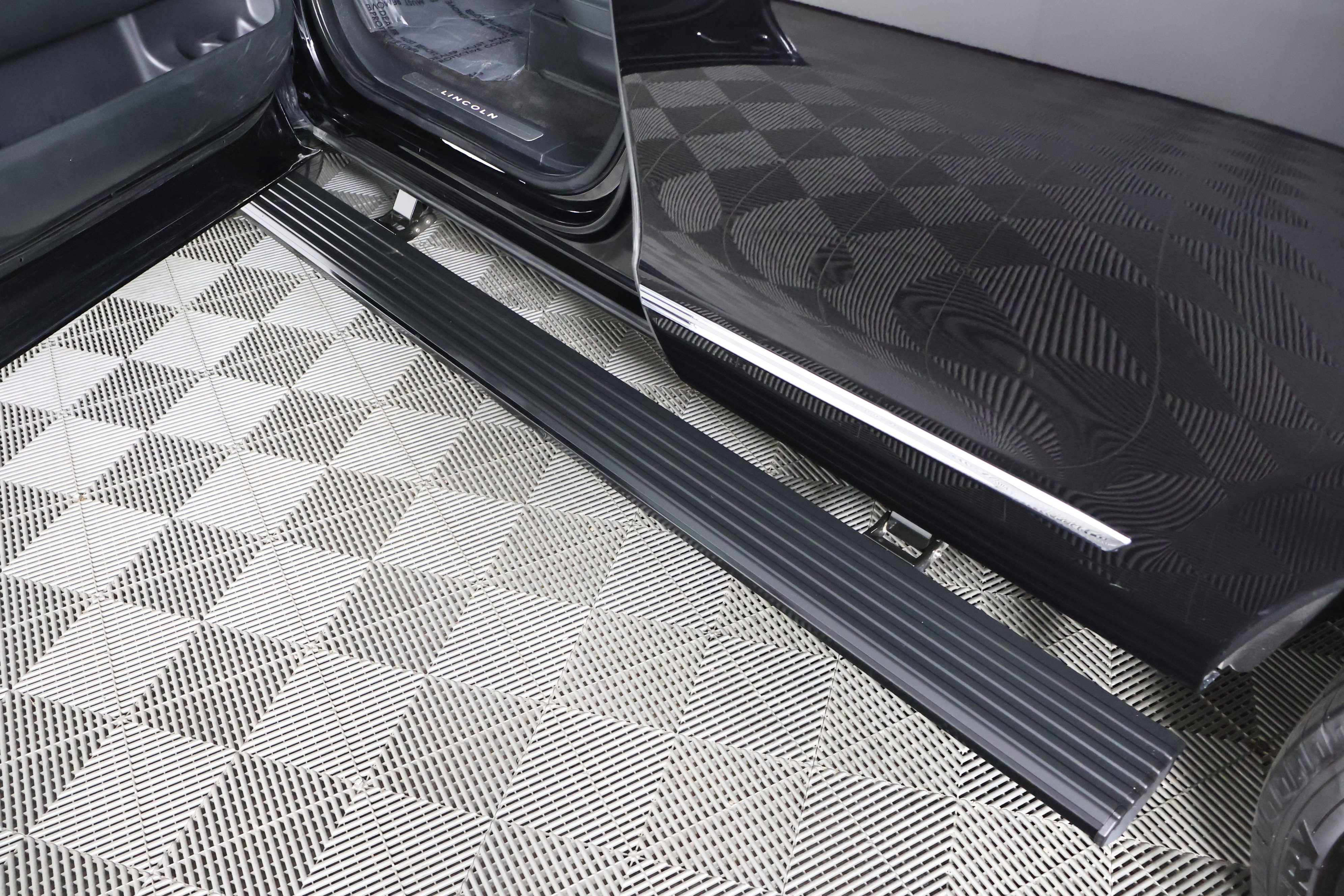 Used 2024 Lincoln Navigator Premiere image 16