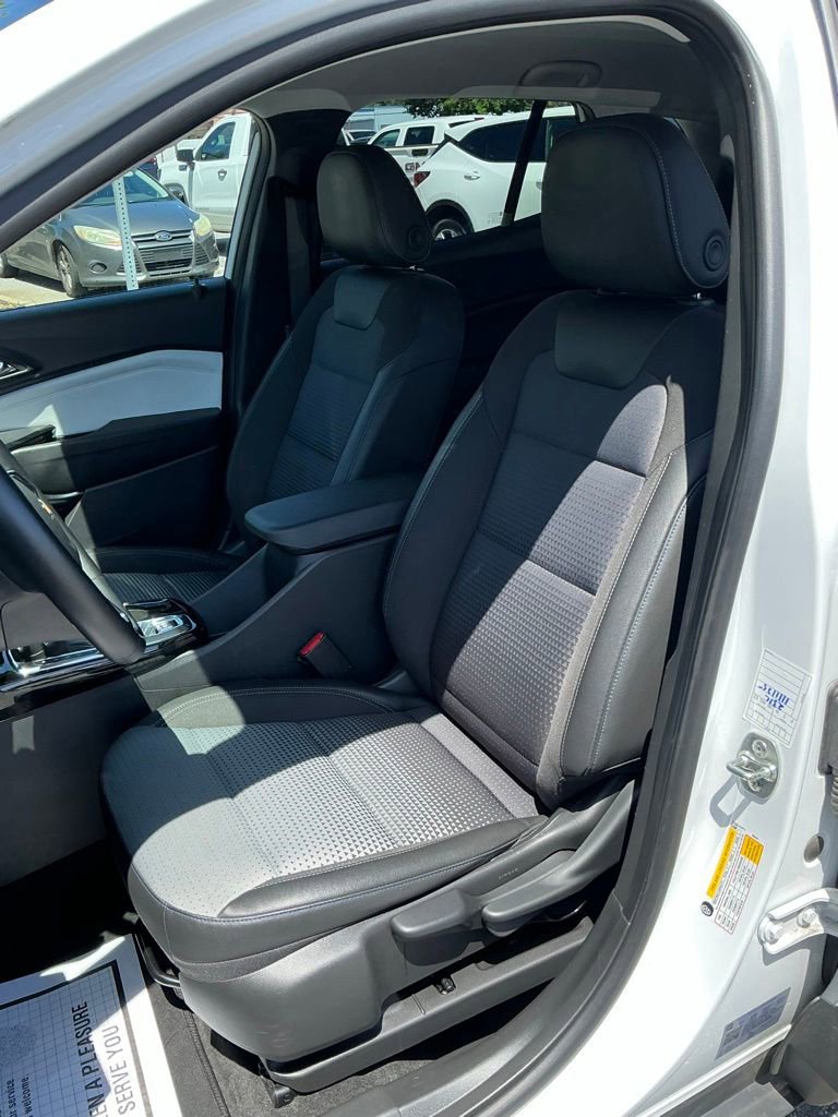 Used 2025 Chevrolet Trax LT w/ LT Convenience Package FWD image 24