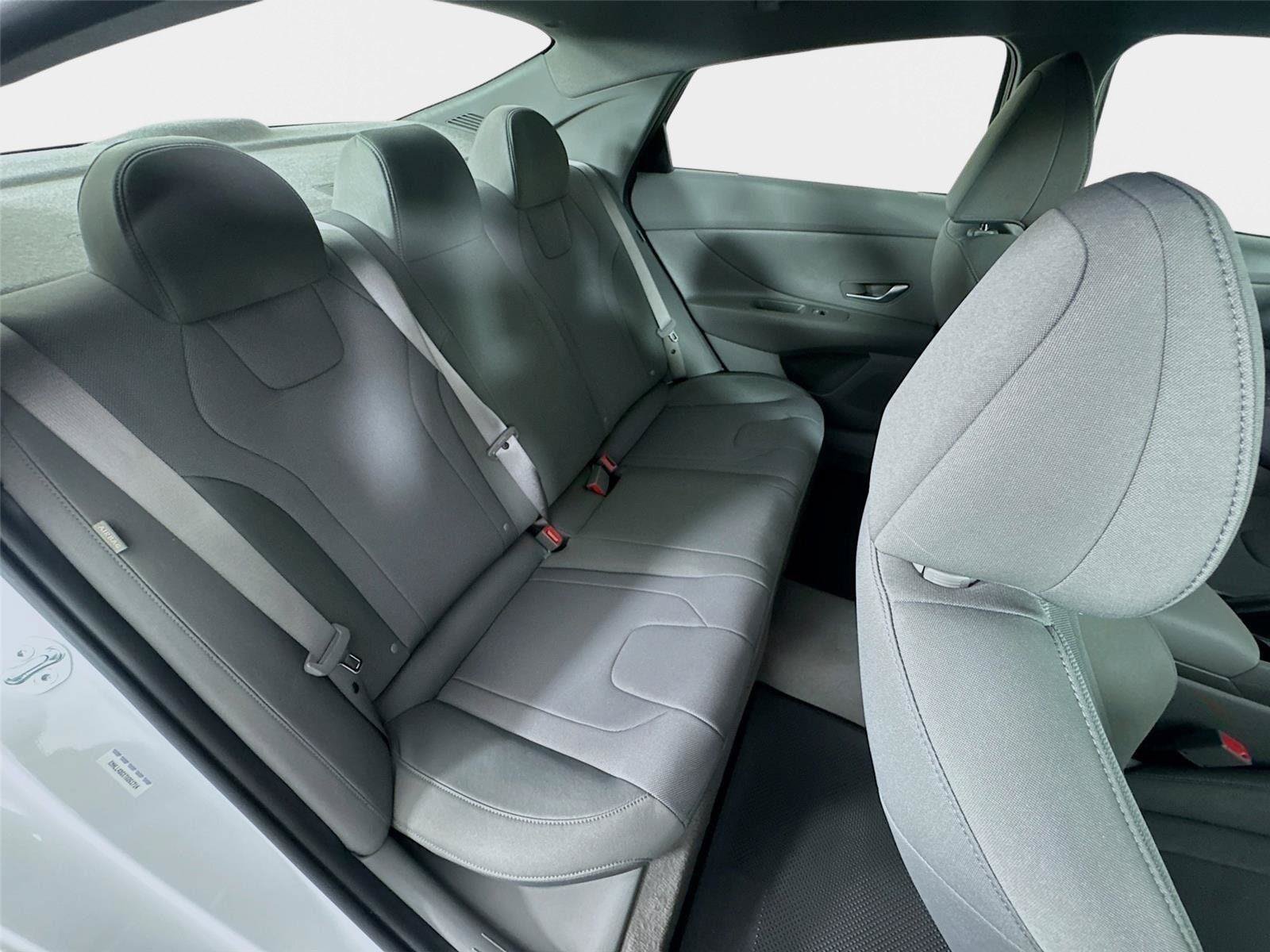 New 2026 Hyundai Elantra SE FWD image 24