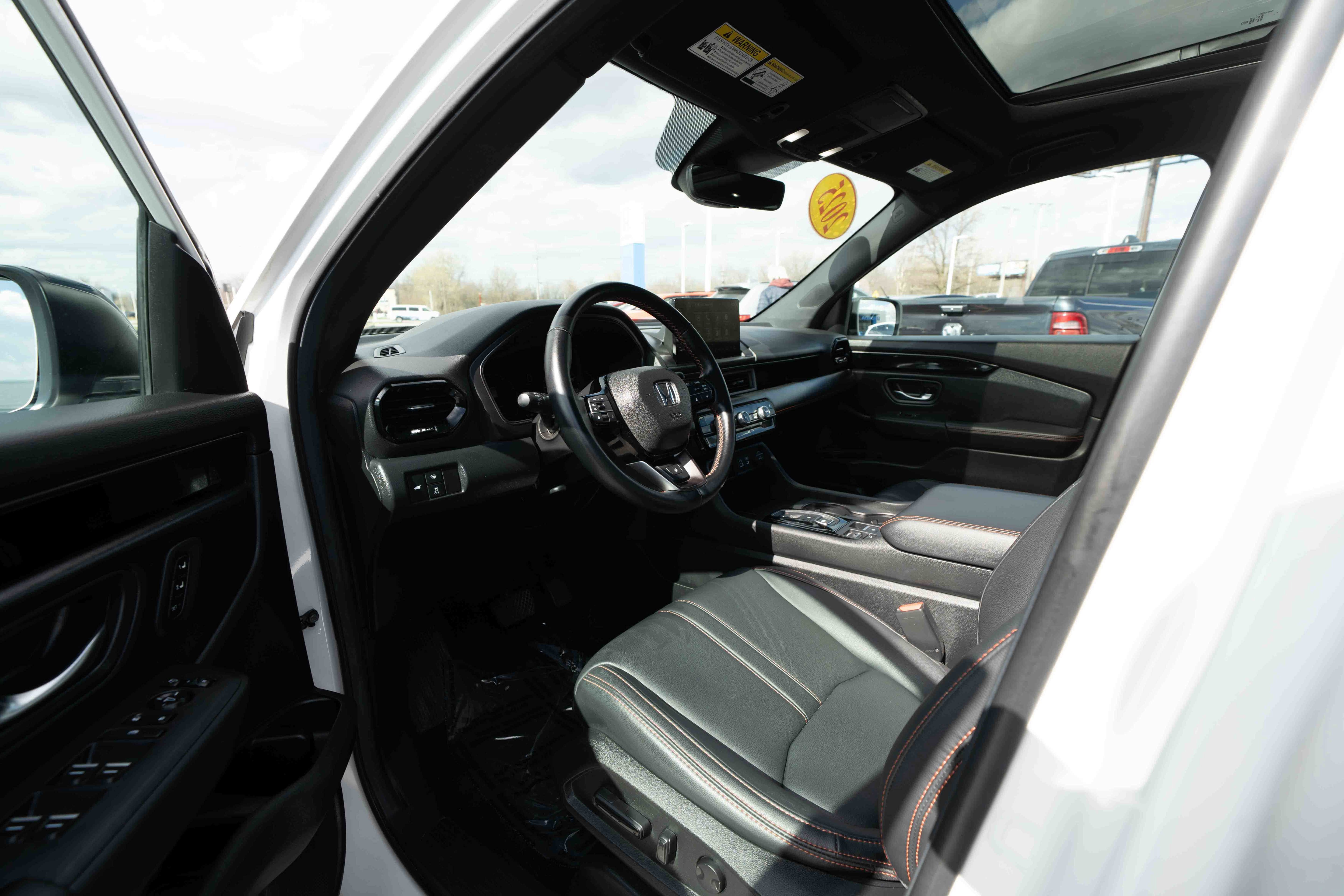 Certified 2025 Honda Pilot TrailSport image 8
