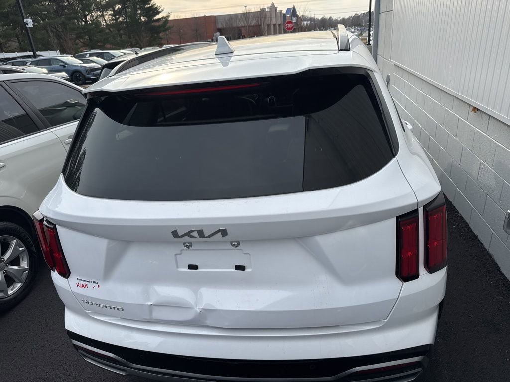 Used 2023 Kia Sorento SX image 4