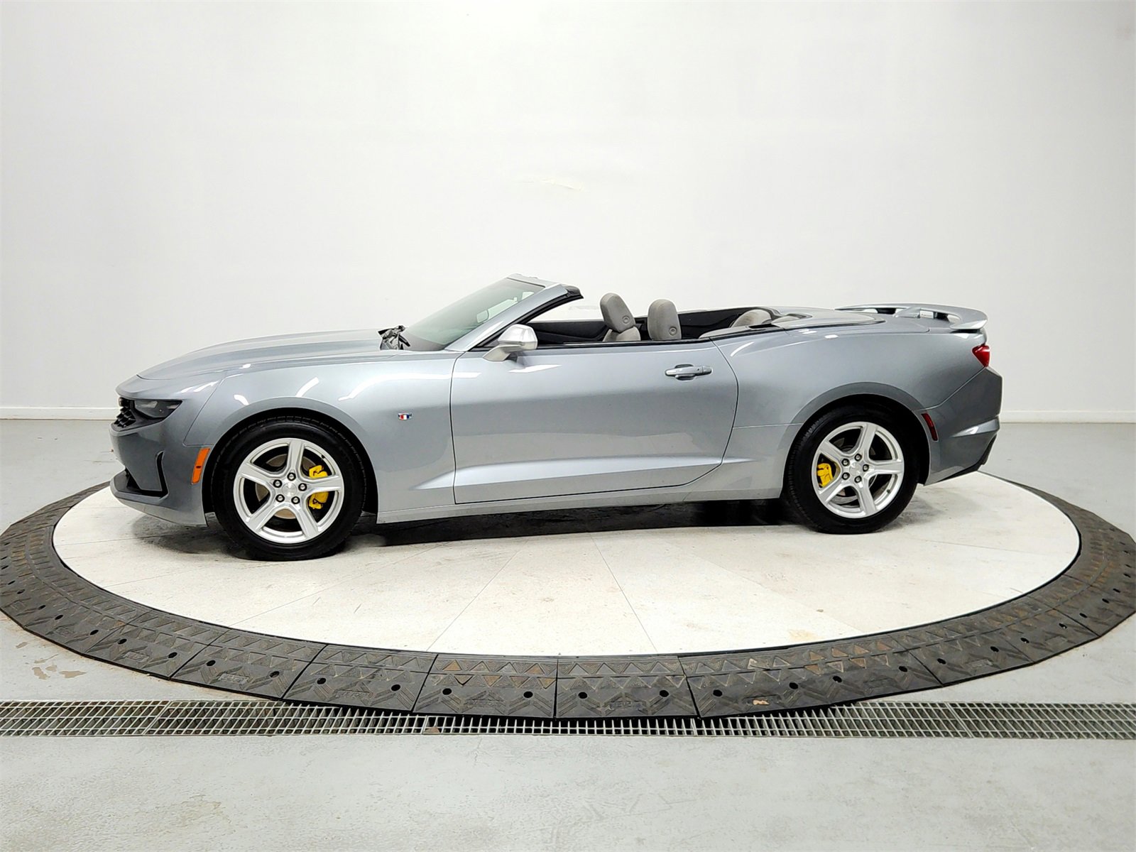 Used 2023 Chevrolet Camaro LT image 4