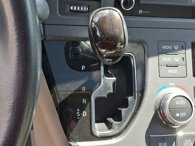 Used 2019 Toyota Sienna XLE Premium FWD image 17