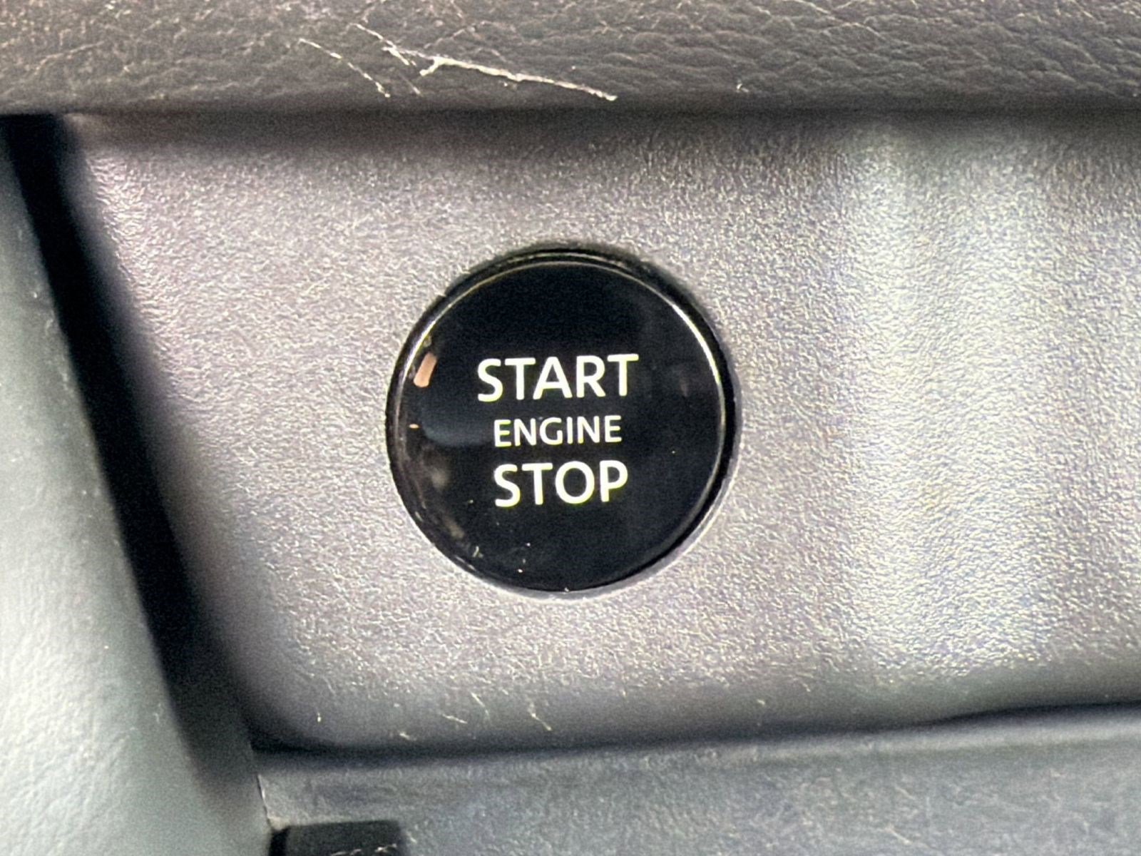 Used 2025 Nissan Rogue SV image 25