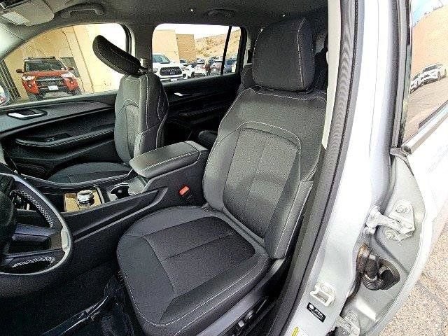 New 2024 Jeep Grand Cherokee L Laredo AWD/4WD image 11