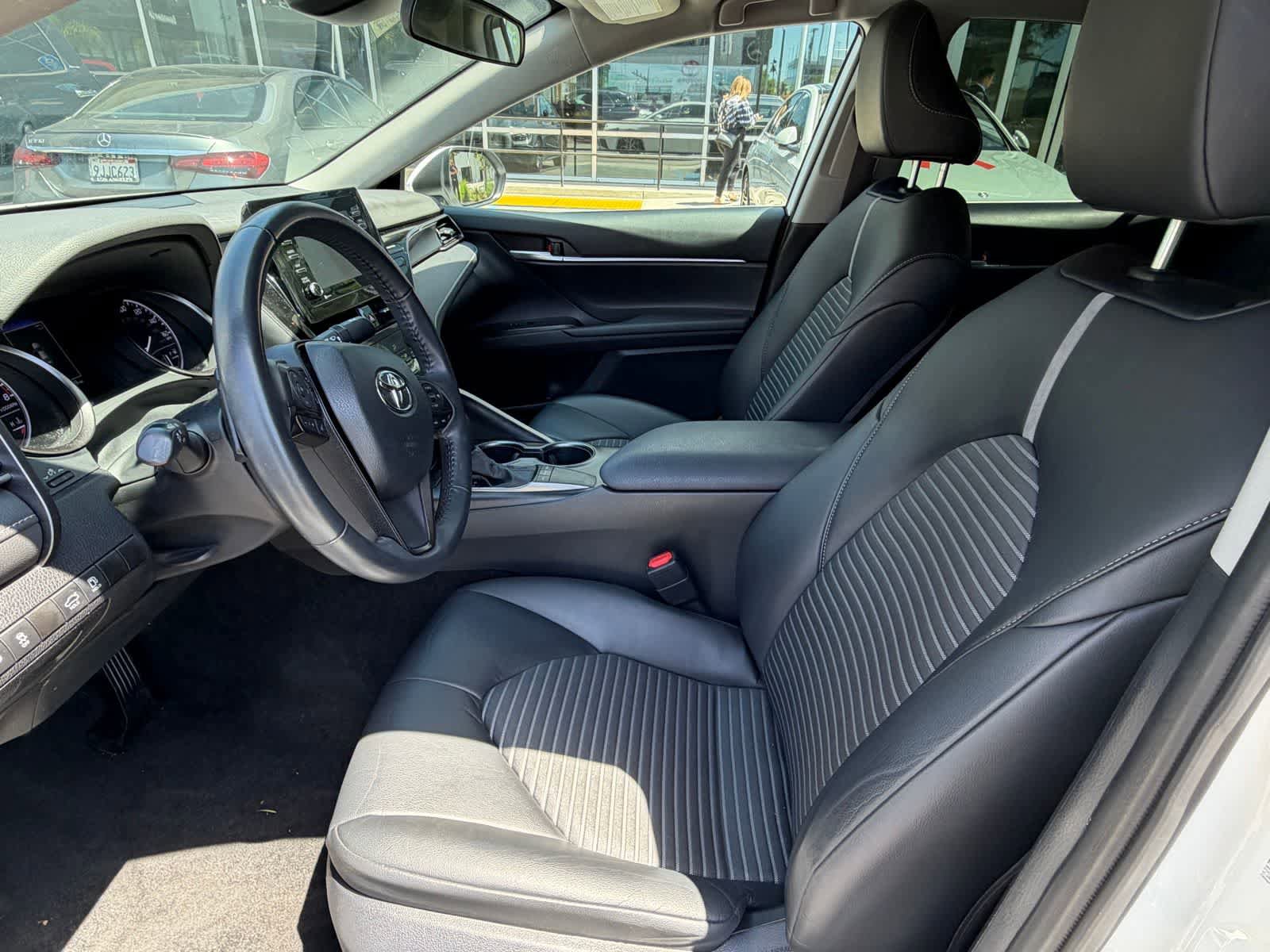Used 2023 Toyota Camry SE FWD image 6