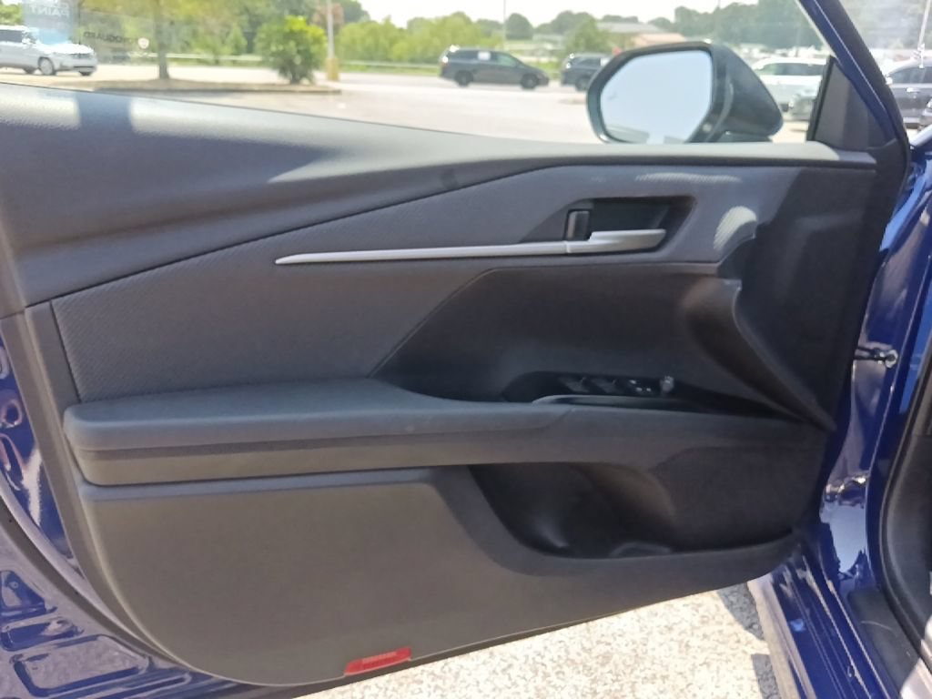 Used 2025 Toyota Camry SE w/ Convenience Package FWD image 11