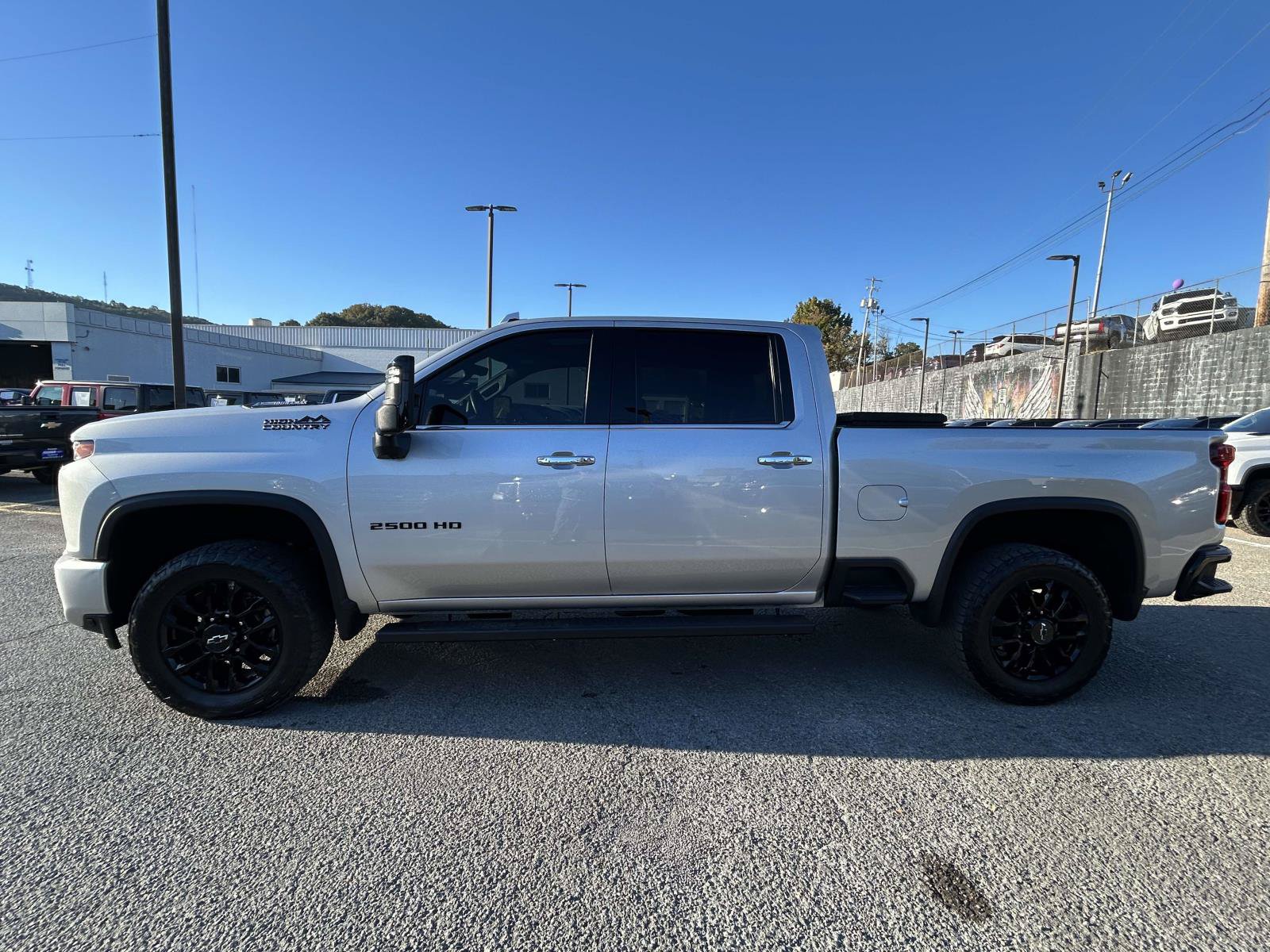 Used 2023 Chevrolet Silverado 2500 High Country w/ Z71 Off-Road Package AWD/4WD image 4
